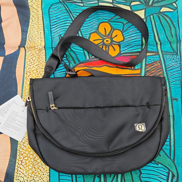 Lululemon gold All Night Festival Bag 5L - Picture 1 of 5